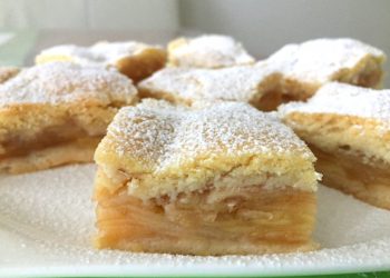 Gedeckter Apfelkuchen aus Mürbteig