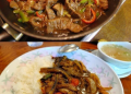 Chinesisches Rindfleisch mit Zwiebeln und Paprika