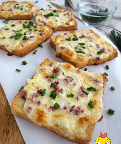 FLAMMKUCHEN TOAST MIT SPECK UND ZWIEBELN