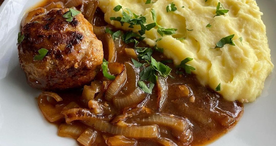 Frikadelle in Zwiebelsoße