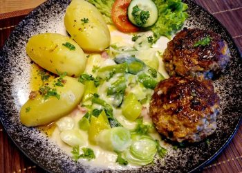 Fleischpflanzerl mit Kartoffel-Lauchgemüse