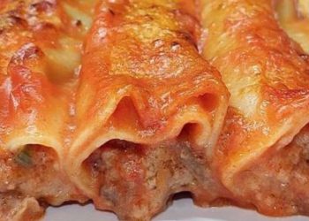 Mit Fleisch gefüllte Cannelloni: das reichhaltige und leckere Rezept für gebackene Pasta