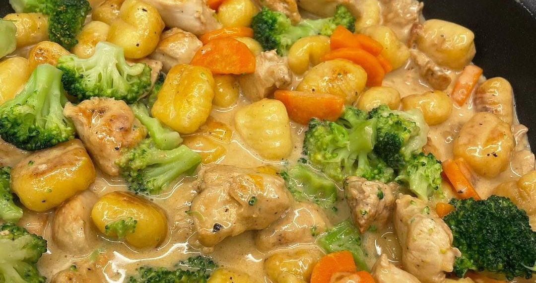 Gnocci mit Hühnerfleisch Brokkoli und Karotten