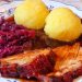Schweinekrusten braten mit Klösse und Rotkohl