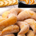 Süße frittierte Kipferl: das Rezept für weiche und köstliche Sauerteigprodukte