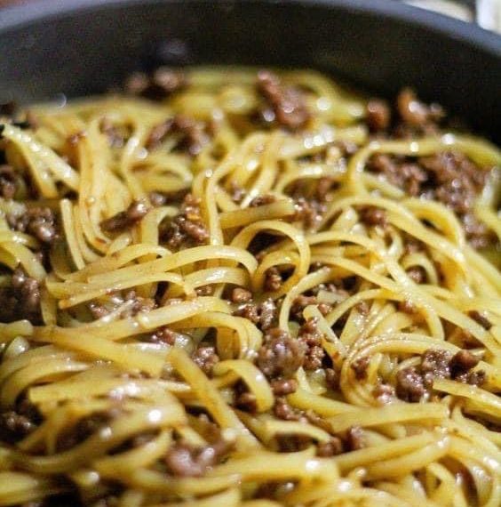 Mongolische Rinderhacknudeln