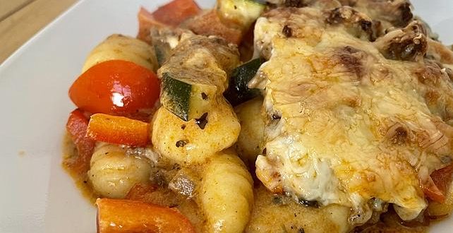 Fantastischer Gnocchi Gemüseauflauf mit Hackfleischsoße
