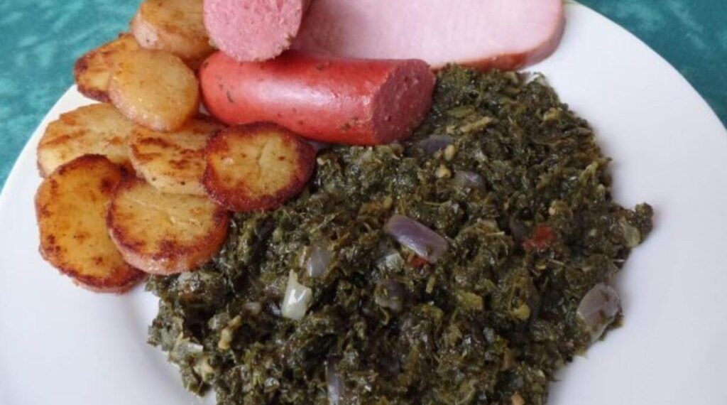 Grünkohl mit Kassler, Kochwurst und Pinkel