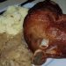 Schweinshaxe auf Sauerkraut