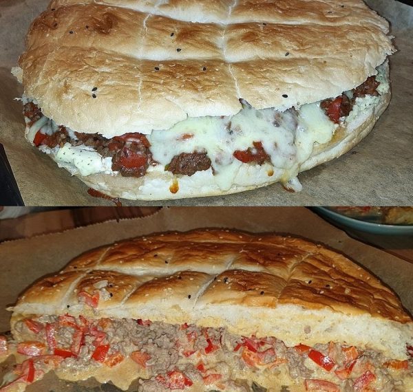 Fladenbrot mit Hackfleisch aus dem Backofen