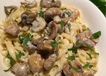 Cremige Spaghetti mit Champignons