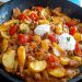 Kartoffel-Paprika-Pfanne mit Hackfleisch und Crème fraîche