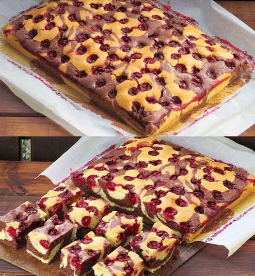 Schoko Kirsch Blechkuchen in 3 Minuten zubereitet (ein Tassenrezept)