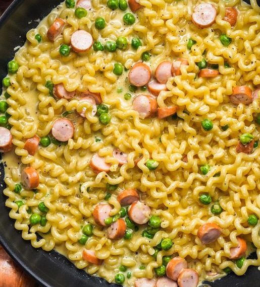 15 Minuten Schmelzkäse Pasta mit Würstchen