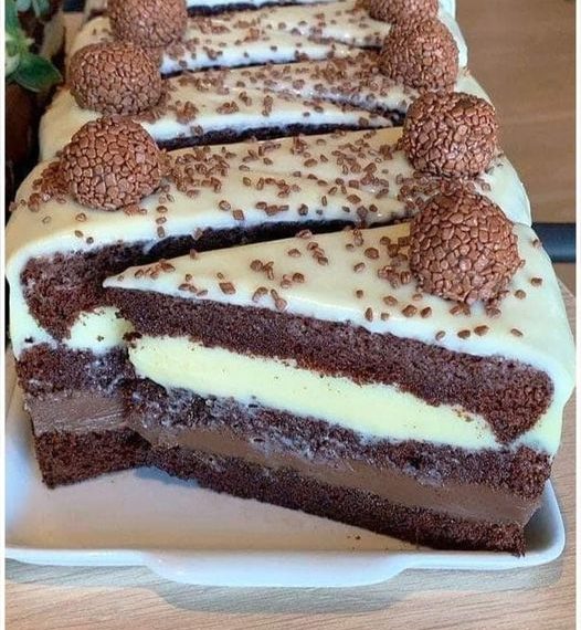 Schoko-Vanille-Schichtkuchen,Sehr saftig und cremig zugleich