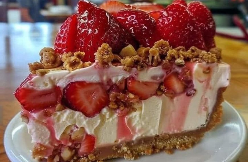 Ein Sommertraum ohne Backen: Erdbeer-Knusper-Käsekuchen