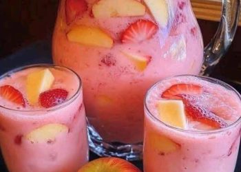 Cremiger Erdbeer-Apfel-Punsch