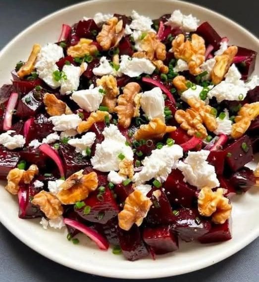 Rote Bete Salat mit Feta und Walnüssen