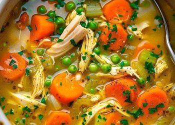 Entzündungshemmende Kurkuma-Hühnersuppe