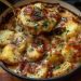 Überbackene Kartoffeln mit cremigem Käse und Speck: Ein beruhigendes und geschmackvolles Gericht
