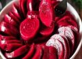 Köstlicher Rote-Bete- und Zitronensaft reinigt den Darm und fördert die Gewichtsabnahme