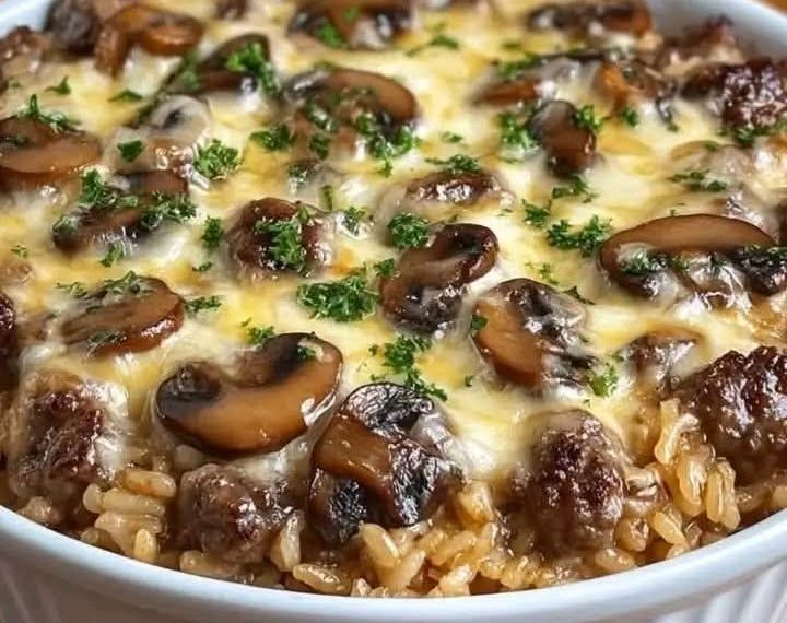 Cremiger Auflauf mit Rindfleisch, Champignons und Reis