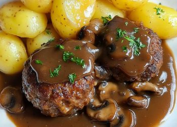 Bouletten mit Champignon-Waldpilzsoße und Kartoffeln
