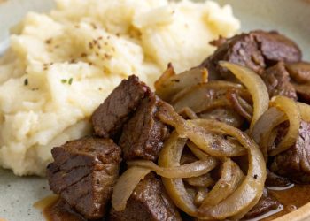 Rinderleber mit Zwiebeln – Rustikal & eisenreich