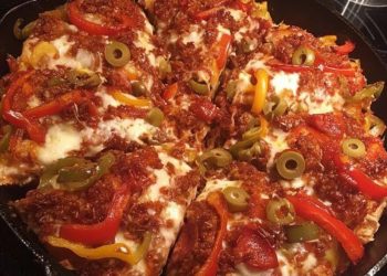 Keto-Fleischliebhaber-Pizza