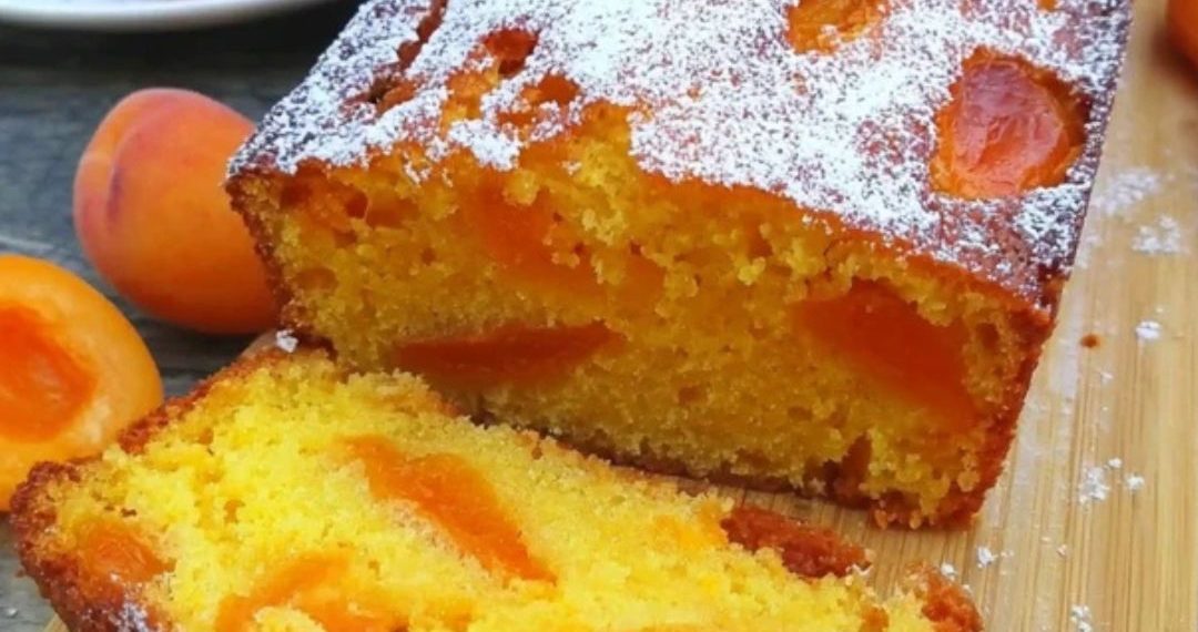 Dieser Joghurt-Aprikosen-Kuchen eignet sich perfekt für einen Snack oder ein Frühstück. Seine weiche Textur und sein fruchtiger Geschmack machen ihn zu einem wahren Genuss.