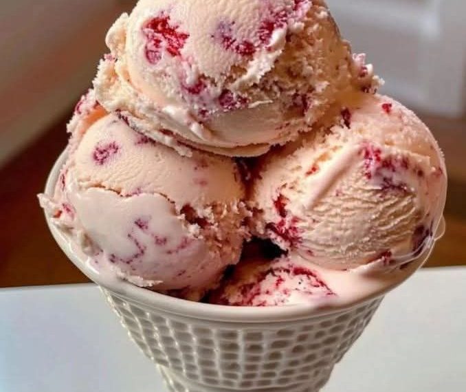 Erdbeer-Vanillebohnen-Eiscreme