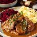Schweine-Schnitzelchen in Zwiebelsauce