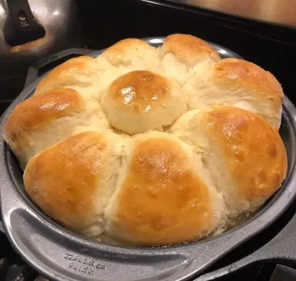 Altmodische, weiche und buttrige Hefebrötchen