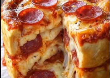 Deep Dish Pepperoni Pizza Kuchen