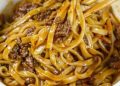 Einfaches Hackfleisch Lo Mein Rezept für ein schnelles und wohltuendes Abendessen
