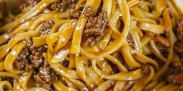 Einfaches Hackfleisch Lo Mein Rezept für ein schnelles und wohltuendes Abendessen